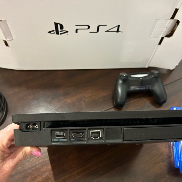 Sony PS4 1TB gaming system with 3 games. - Picture 4 of 7